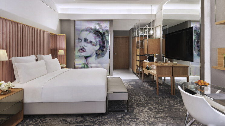 Signature King with Balcony